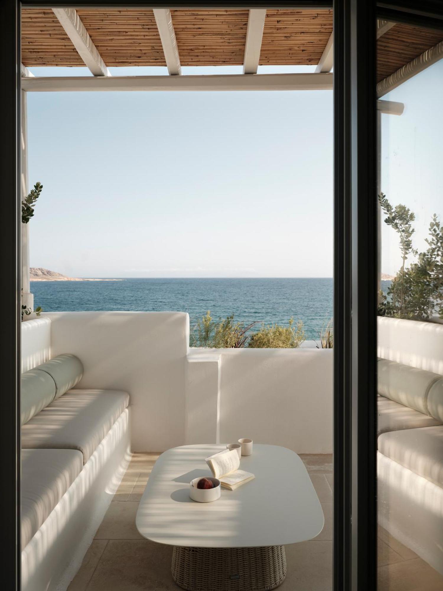 Akria Seaside Suites Náusza Kültér fotó